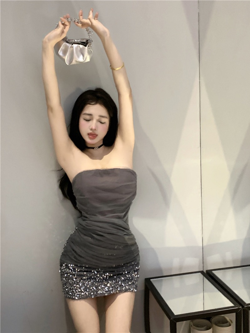 Actual shot of the new high-waisted, slim, fashionable and stylish spliced ​​sequined tube top dress for women