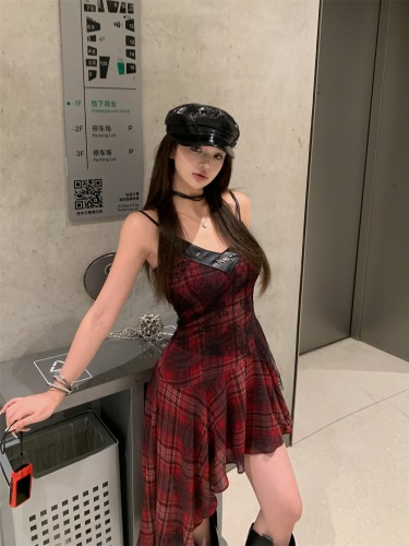 Real shot of hot girl style small suspender skirt for women in summer red plaid dopamine dress retro splicing skirt