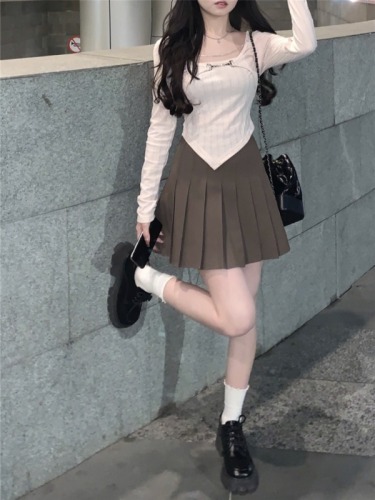 Early autumn pure desire French hottie irregular hem long-sleeved fake two-piece T-shirt top + pleated skirt suit