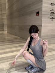 CCHUN ZI Pure Desire Raw Edge Vest Female Summer Hot Girl Versatile Slim Sleeveless Top + Pleated Skirt