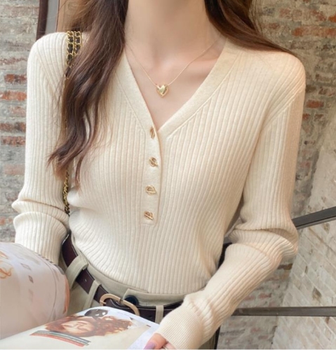 Bottoming shirt for women with small fragrance style inner layer 2024 new autumn and winter v-neck sweater soft waxy sweater autumn long-sleeved top