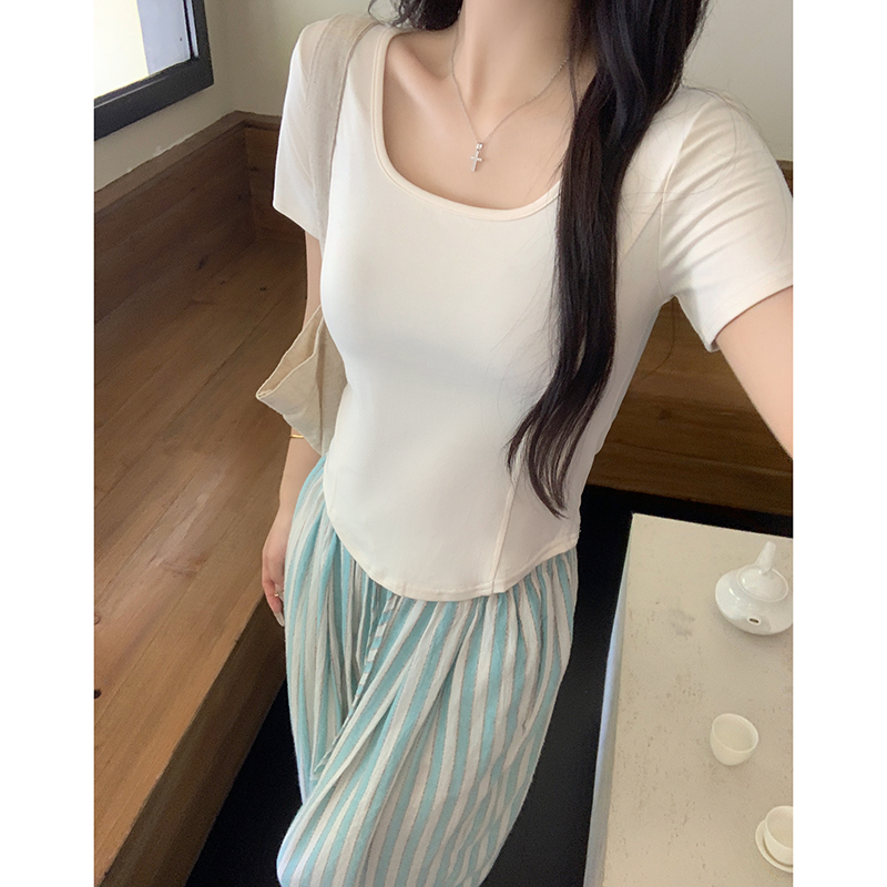 Summer Pure Desire Asymmetrical U-Neck Hem Short-Sleeve T-Shirt for Women with Fishbone Line Design and Straight Shoulder Top