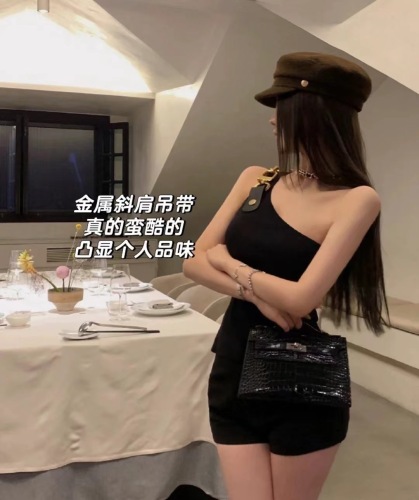 暗黑黛露黑色斜肩不规则针织背心女小众设计感御姐范修身弹力上衣