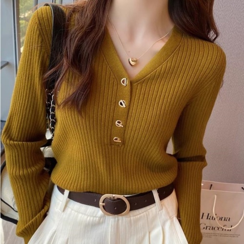 Bottoming shirt for women with small fragrance style inner layer 2024 new autumn and winter v-neck sweater soft waxy sweater autumn long-sleeved top