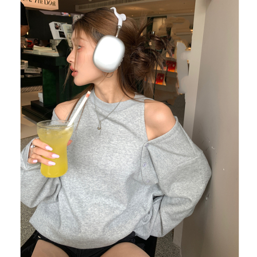 Actual shot of 2024 autumn new design off-the-shoulder sweatshirt for women, slim and sexy, lazy style black and gray top