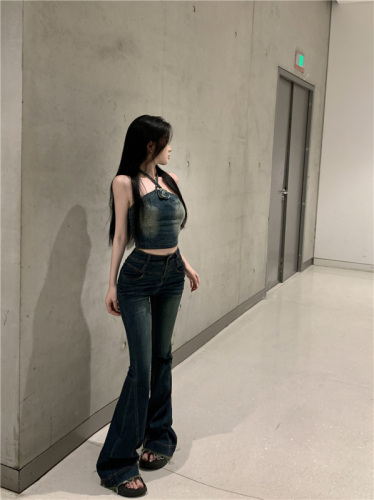 Real shot!  Hot girl retro rose halterneck raw edge loose bootcut jeans suit