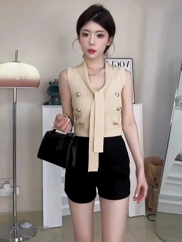 Retro Metal Buckle Lace V Neck Sleeveless Vest Women's 2024 Summer New Slim Fit Hot Girl Short Top