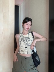 Real shot of American retro slim-fitting short vest top for women