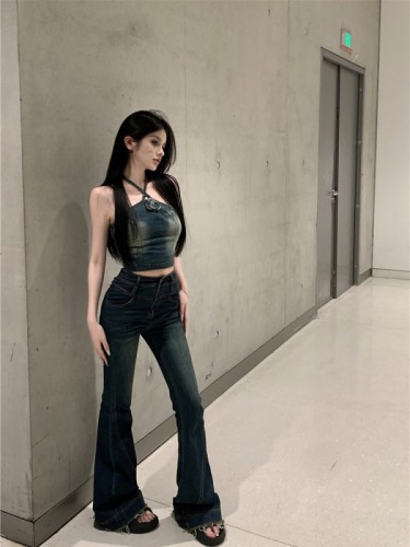 Real shot!  Hot girl retro rose halterneck raw edge loose bootcut jeans suit