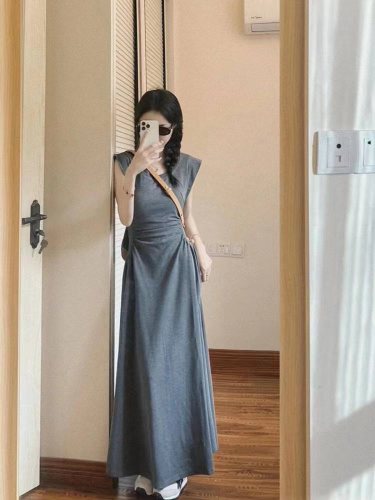 Gray casual short-sleeved T-shirt dress for women with slim waist and elegant design niche pleated long skirt for summer