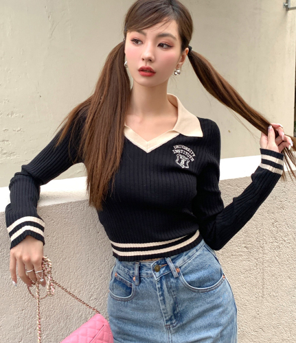 Actual shot of 2024 autumn new style lapel long-sleeved sweater for women V-neck stitching slimming short top bottoming