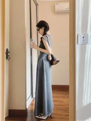 Gray casual short-sleeved T-shirt dress for women with slim waist and elegant design niche pleated long skirt for summer