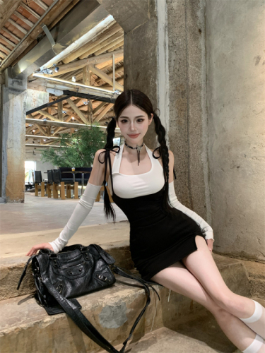 Real shot of hot girl’s high street temperament girl’s suspender waist skirt + white sleeve top