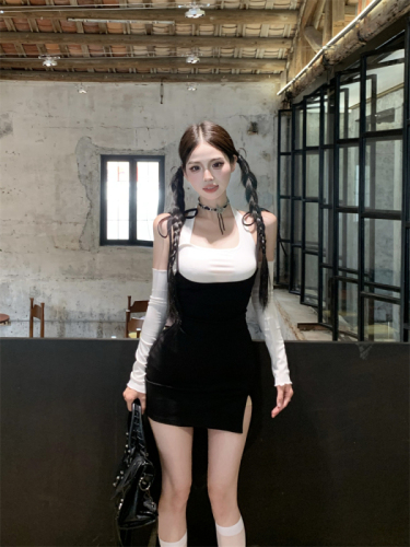 Real shot of hot girl’s high street temperament girl’s suspender waist skirt + white sleeve top