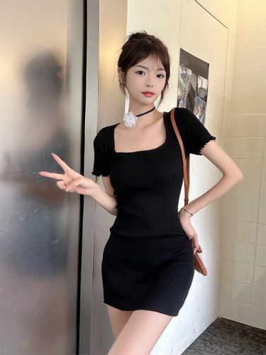 Real shot of French gentle square-neck black dress for women, summer slimming temperament, Hepburn style little black dress