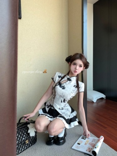 Actual shot of new Chinese style cheongsam with buckle panda print top + color block cake skirt pants cook maid suit