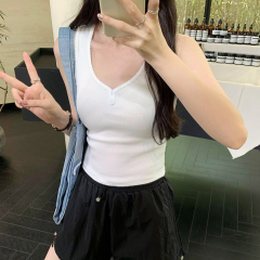 The actual pictures are super nice. V-neck small lace sleeveless vest for women to wear in summer. French chic and beautiful inner short top.