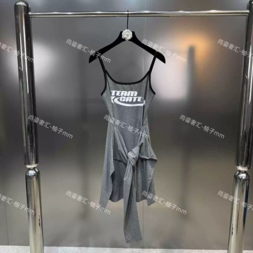 Yuzu mm 2024 summer spaghetti straps sleeveless English letter front tie apron design fake two piece dress