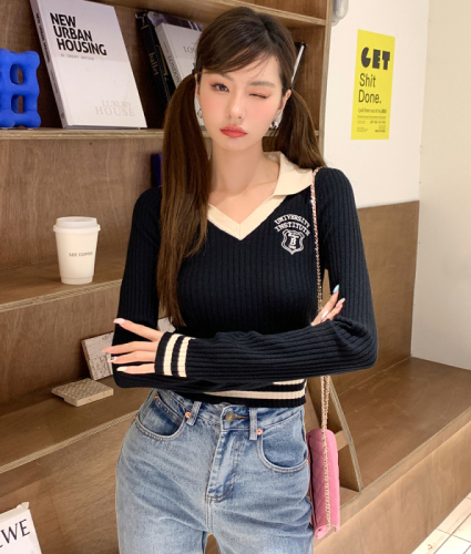 Actual shot of 2024 autumn new style lapel long-sleeved sweater for women V-neck stitching slimming short top bottoming