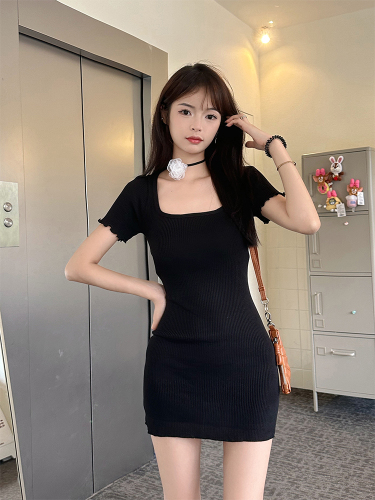 Real shot of French gentle square-neck black dress for women, summer slimming temperament, Hepburn style little black dress