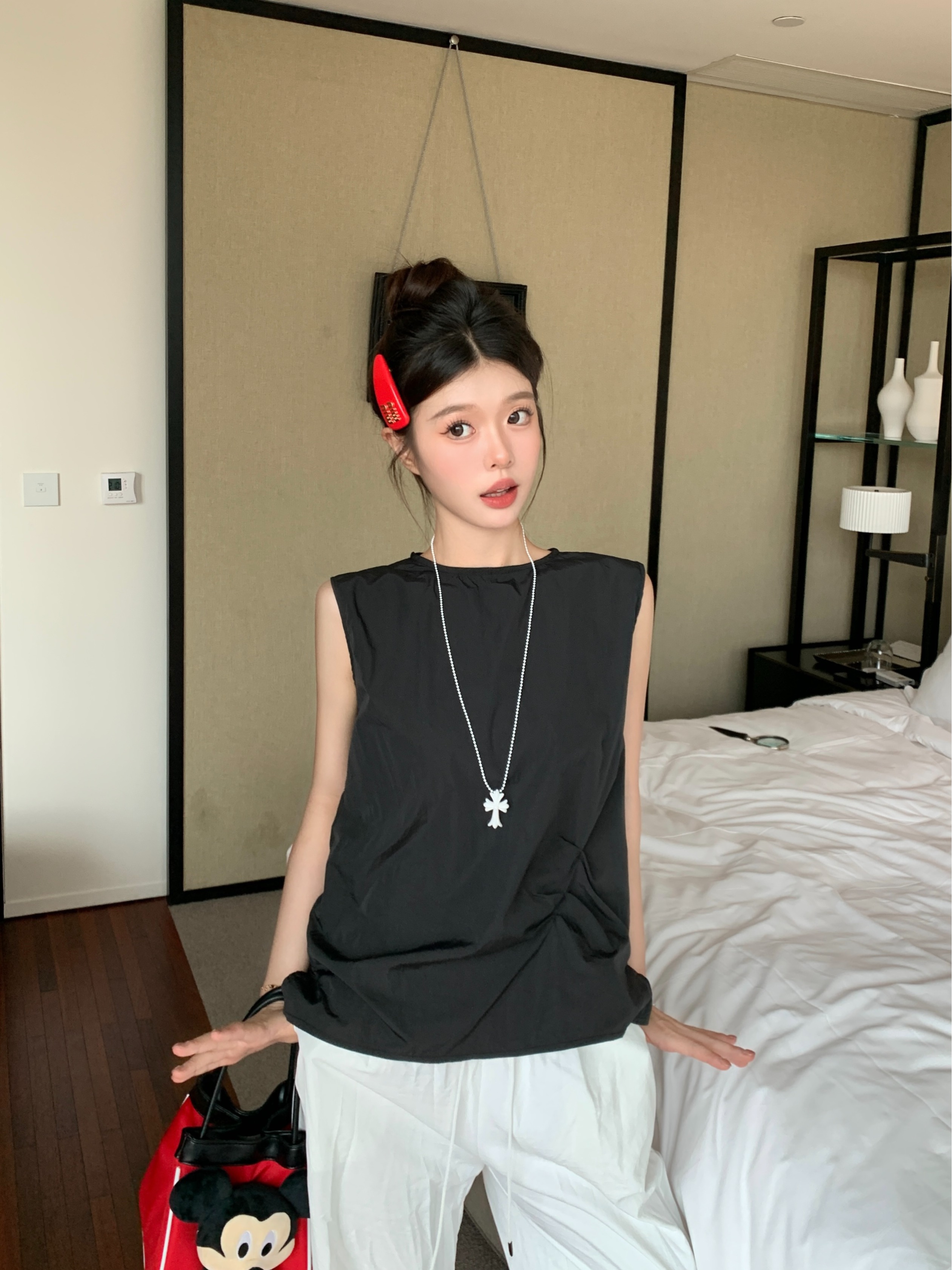 Actual shot of the new Korean style loose round neck buttoned back slimming versatile vest shirt for women