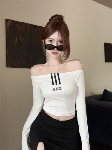 Actual shot~ One-shoulder letter T-shirt top 2024 autumn slimming design niche bottoming shirt