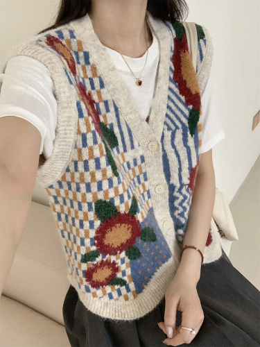 Real shot of coffee flower retro cardigan vest vest jacket design autumn and winter V-neck versatile single-breasted vest