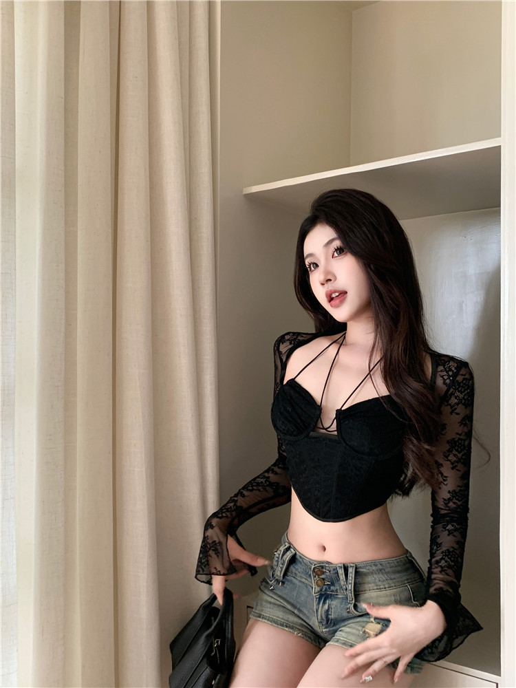 Real shot of European and American lace see-through sexy slim fit navel-baring halterneck long-sleeved top for hot girls