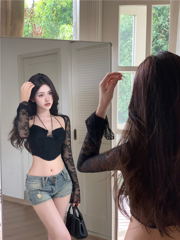 Real shot of European and American lace see-through sexy slim fit navel-baring halterneck long-sleeved top for hot girls