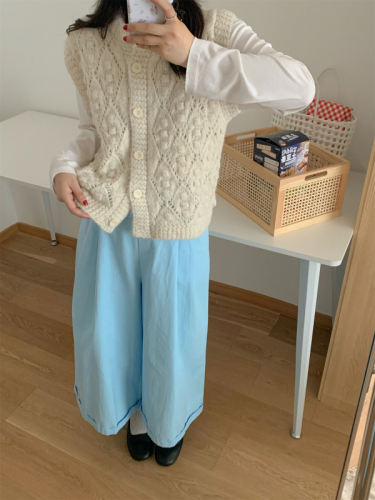 Actual shot of new autumn and winter knitted sweater vest cardigan for women round neck buttoned waistcoat sleeveless outer layering vest