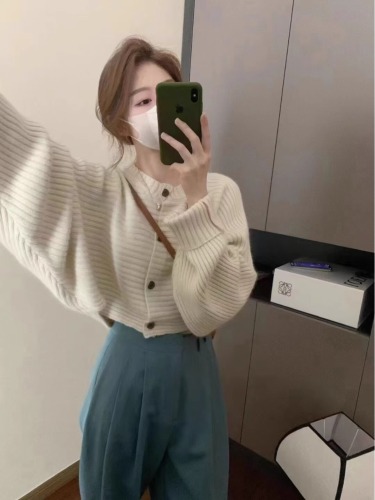 Early autumn chic high-end bat-sleeve loose sweater women's knitted design niche cardigan first love temperament jacket