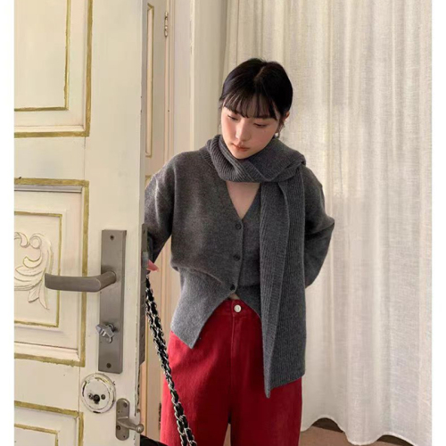 2024 Korean autumn and winter new slim fit V-neck long-sleeved knitted sweater cardigan single-breasted top with scarf