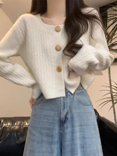 Chic and Unique Square Neck Loose Short Sweater Cardigan Jacket Women Spring and Autumn 2024 New Small Knitted Top