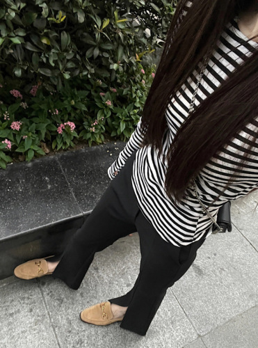 Actual shot of black and white stripes, versatile classic slim-fitting round neck long-sleeved knitted T-shirt