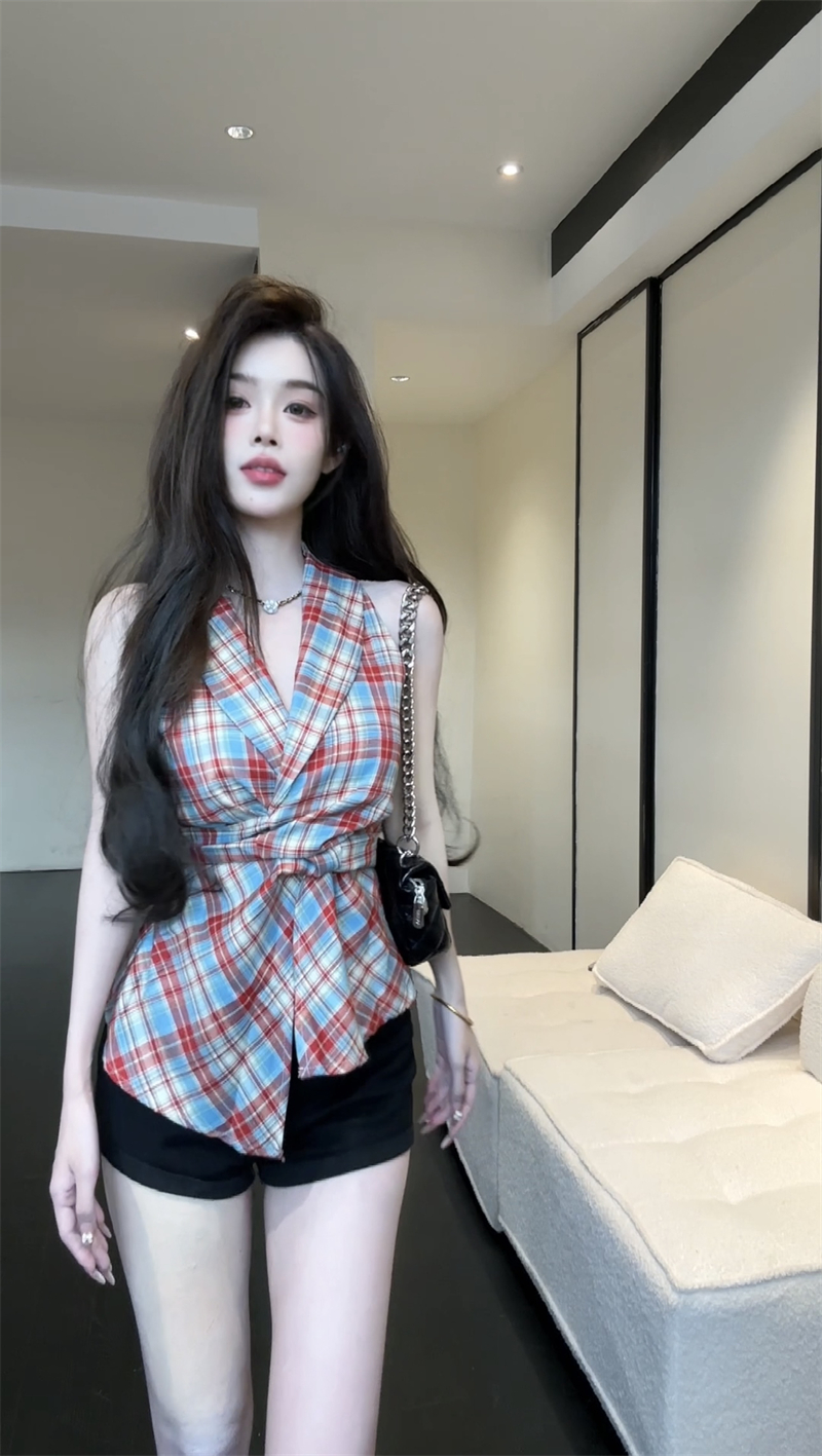 Actual shot of Korean version of chic and beautiful plaid V-neck vest for women, summer niche design waist slimming top