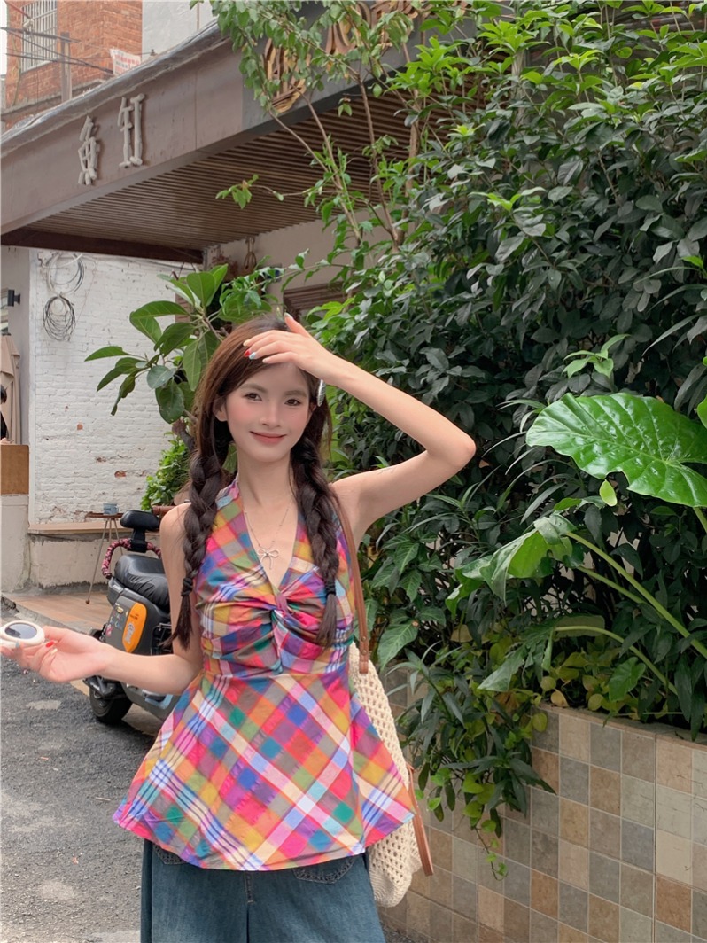 Real shot of summer dopamine colored plaid knotted halter top for women to wear as outerwear, summer slimming v-neck sleeveless top