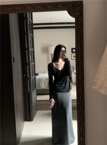 Real shot of V-neck long-sleeved T-shirt, Tencel bottoming shirt, simple relaxed and lazy long skirt suit