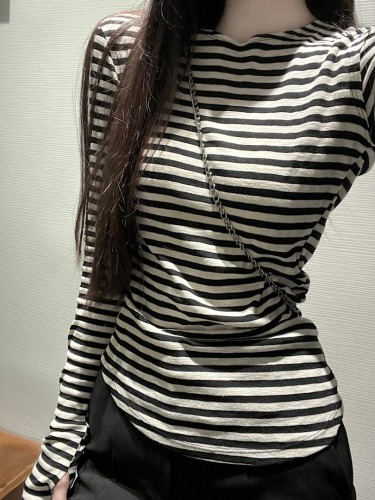 Actual shot of black and white stripes, versatile classic slim-fitting round neck long-sleeved knitted T-shirt