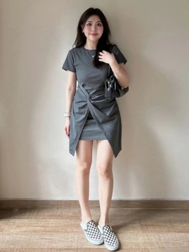 Irregular slit gray pleated short-sleeved dress 2024 designer women's niche tea break French skirt summer