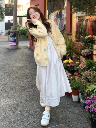 Gentle style embroidered flower knitted cardigan for women to wear with early spring milk tea, soft and waxy, super nice to wear as an outer sweater jacket