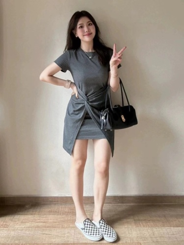 Irregular slit gray pleated short-sleeved dress 2024 designer women's niche tea break French skirt summer