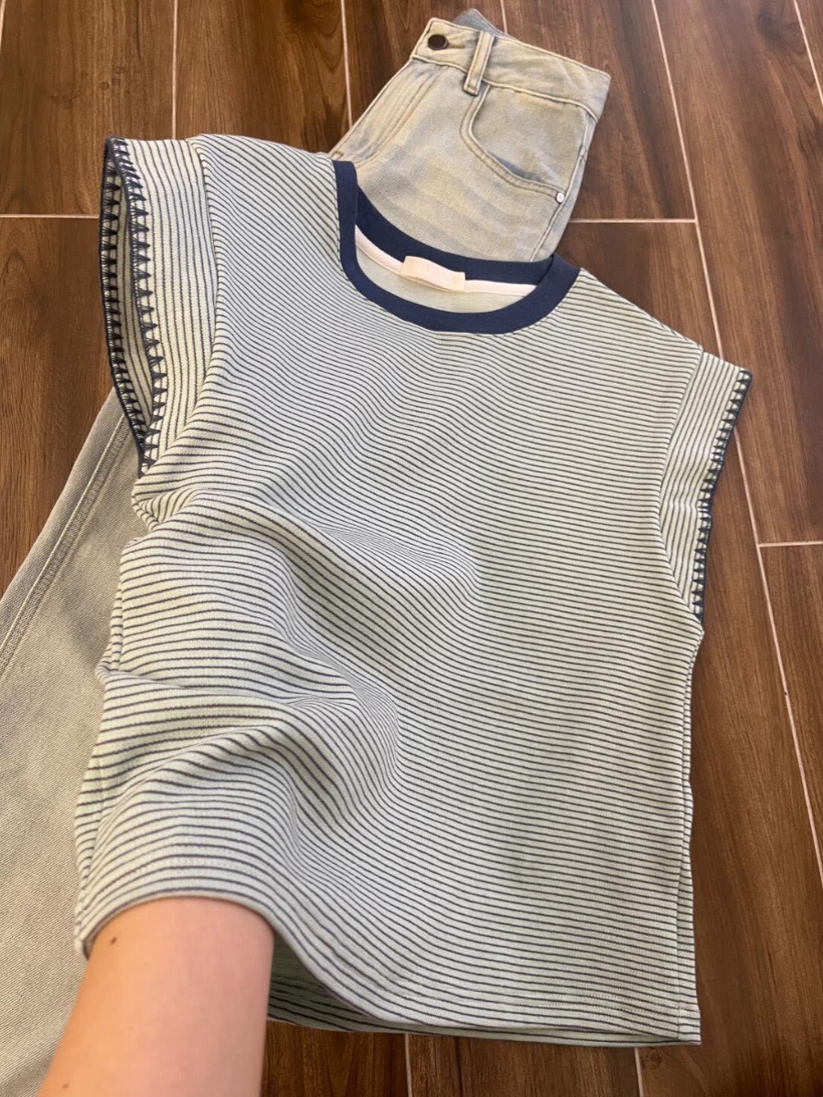 A very Hong Kong style piece ~ Retro striped right shoulder small flying sleeves top for women summer new sleeveless vest