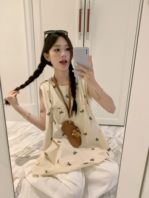 Actual shot and real price Bow embroidered solid color camisole halterneck cut-shoulder sleeveless top worn outside + pants