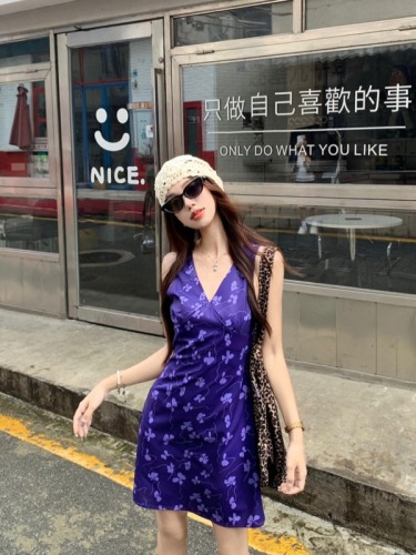 Real shot and real price French retro v-neck sleeveless floral dress for women summer vacation style waist slimming short skirt