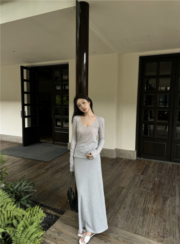 Real shot of V-neck long-sleeved T-shirt, Tencel bottoming shirt, simple relaxed and lazy long skirt suit