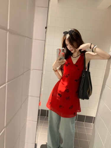 Real shot and real price French retro v-neck sleeveless floral dress for women summer vacation style waist slimming short skirt