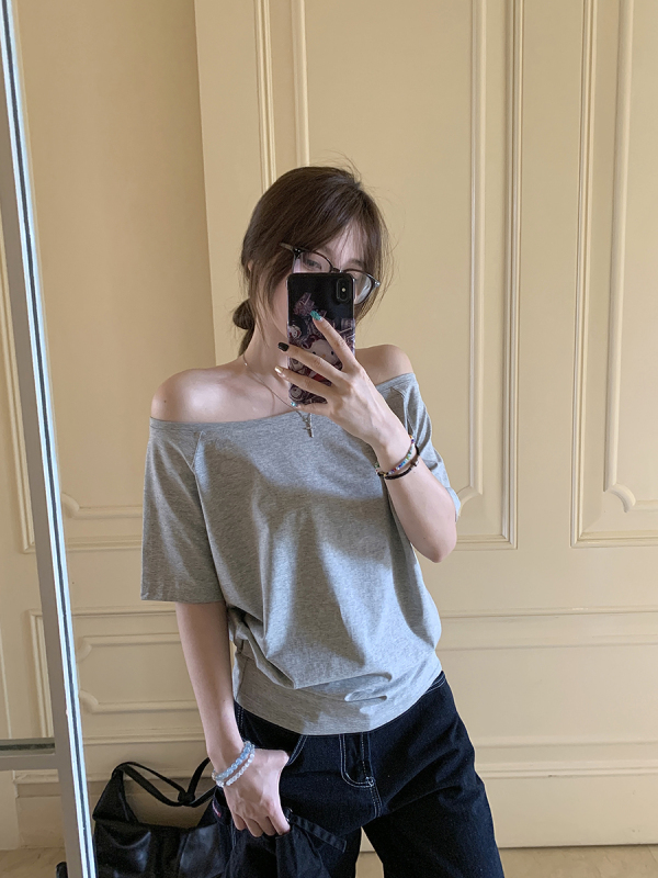 Real shot, real price, one-shoulder short-sleeved T-shirt, loose casual design, thin slanted shoulder top