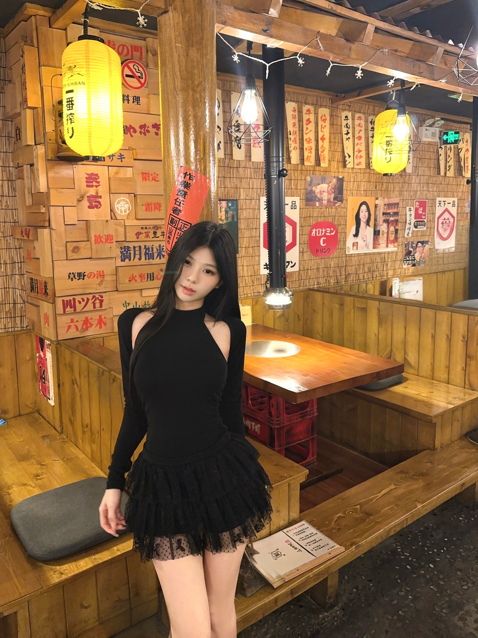 Real shot of hot girl sexy sleeveless vest shawl sun protection top + summer black mesh tutu skirt pants for women