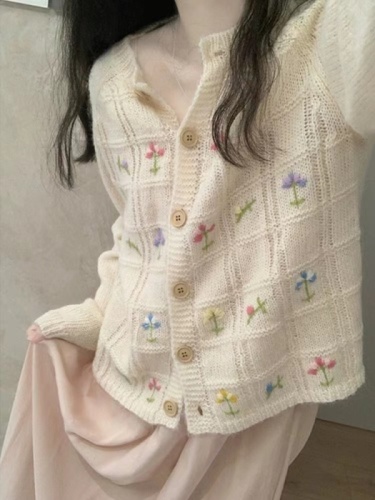 Autumn Japanese retro lazy style embroidered sweater women's design small fragrance style embroidered flower knitted cardigan jacket