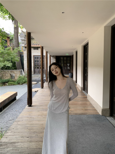 Real shot of V-neck long-sleeved T-shirt, Tencel bottoming shirt, simple relaxed and lazy long skirt suit